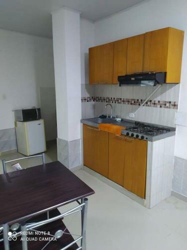 Tranquilo Y Comercial Apartamento