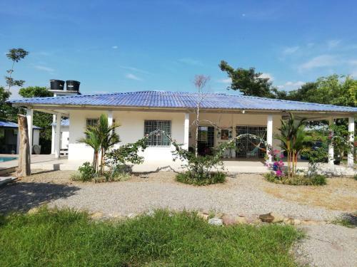 Casa Campestre Con Piscina Jacuzzi Y Golfito