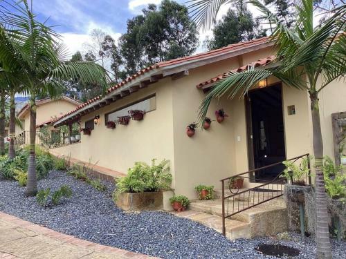 Villa Caba�a ?jard�n de Los �ngeles?