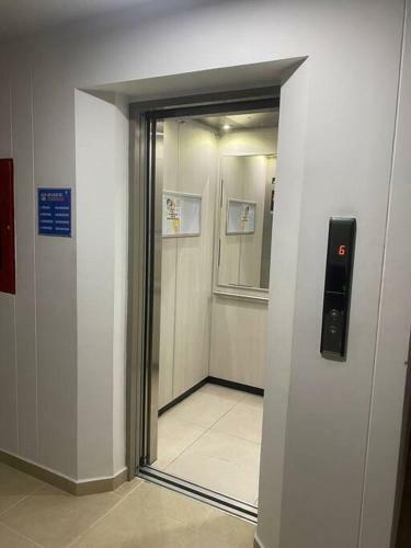 Apartamento En Condominio Lujoso de San Jer�nimo.
