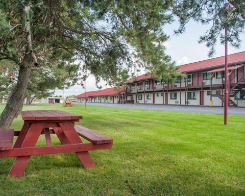 Hotel Econo Lodge South Buffalo