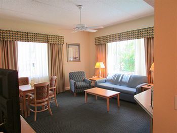 Motel Chart House Suites And Marina