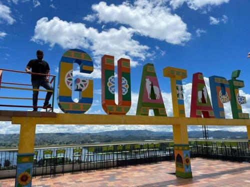 Apartamento Cerca Al Parque de Guatap� Y Malec�n
