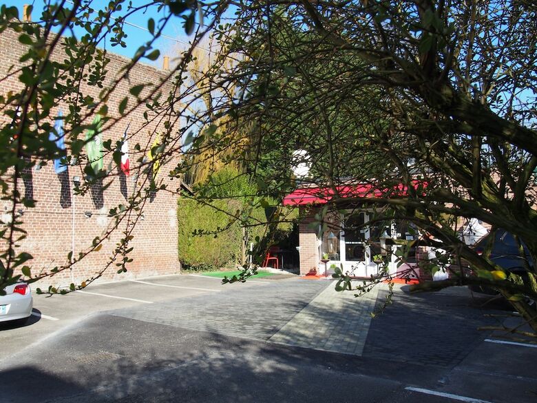 Hotel Du Crois�