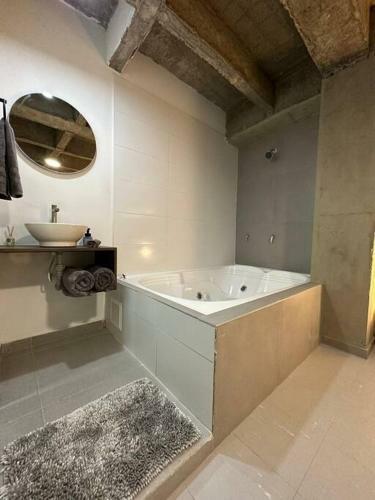 Casa Manila - 8bed 8.5bath - Hot Tube - Poblado