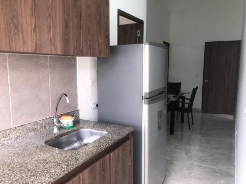 Apartamento C�modo , C�ntrico Y Bien Ubicado Apto 402
