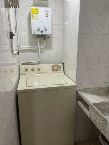 Aparta Estudio Comodo Y Amplio En Laureles