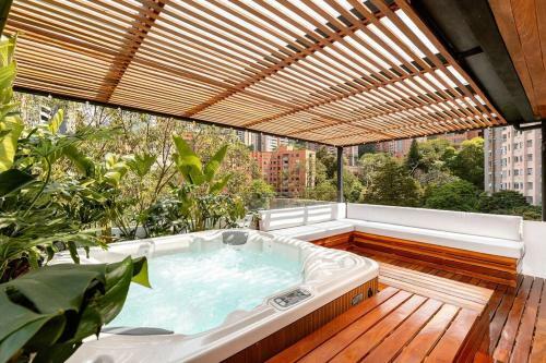Villa Provenza Luxury Penthouse ? Pvt. Rooftop ? Jacuzzi