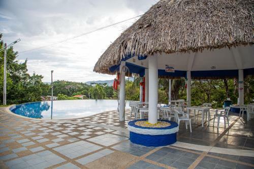 Hermosa Casa Con Piscina En Carmen de Apical�