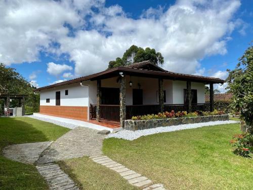 Acogedora Casa de Campo Con Excelente Ubicaci�n
