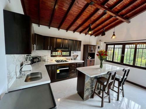 Acogedora Casa de Campo Con Excelente Ubicaci�n