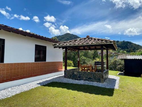 Acogedora Casa de Campo Con Excelente Ubicaci�n