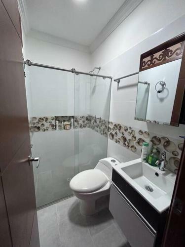Ubicada En El Barrio La Julia, Excelente Ubicaci�n