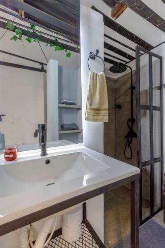 Apartamento R�stico Industrial , Enfrente de Hotel Prado
