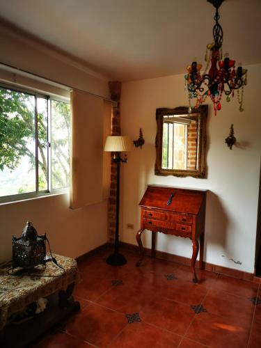 Finca Con Forma de Castillo Y Piscina En Sopetr�n