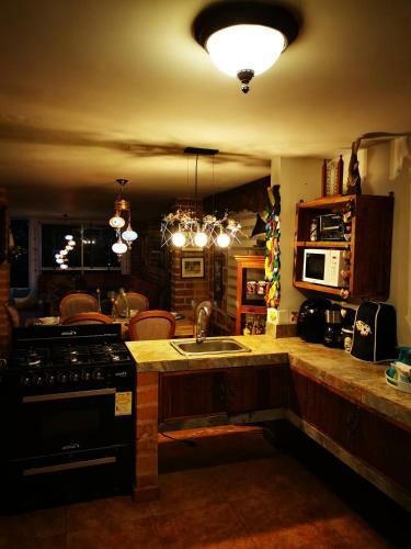 Finca Con Forma de Castillo Y Piscina En Sopetr�n