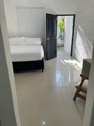 Hotel Tr Econ�mico Y C�modo Con Piscina