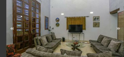 Luxury Large Apartment With Colonial Balcony