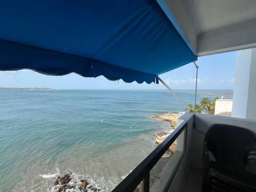Apartamento Cozy Beachfront Apt Great Views & Pool