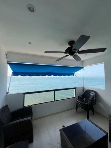 Apartamento Cozy Beachfront Apt Great Views & Pool