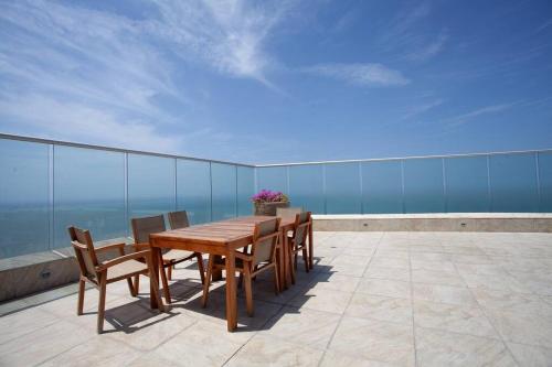 29th Floor Beachfront Apartment In Bocagrande!