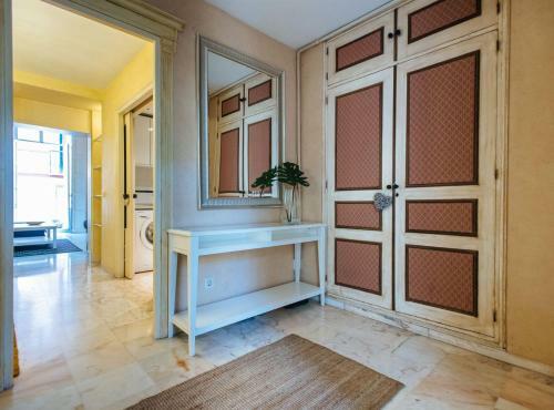 Magno Apartments Pajaritos - Private Parking Included