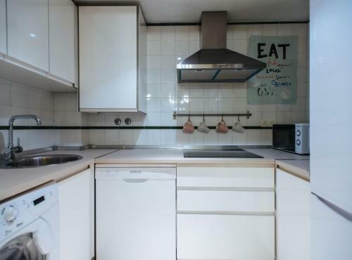 Magno Apartments Pajaritos - Private Parking Included