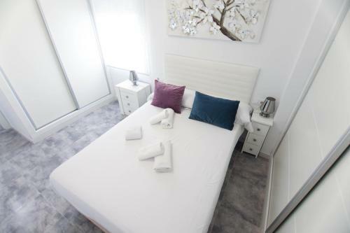 Rentalsevilla Apartamento de 3 Dormitorios En Triana