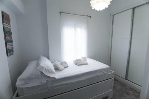 Rentalsevilla Apartamento de 3 Dormitorios En Triana
