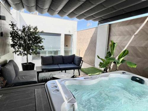 Luxuriously 3 Beds Apartment With Private Jacuzzi