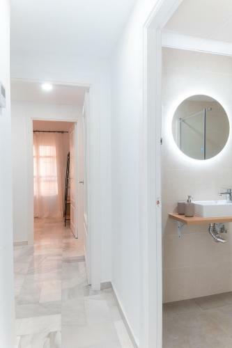 Downtown Apartment (3 Bedrooms, 2 Bathrooms, Wifi)