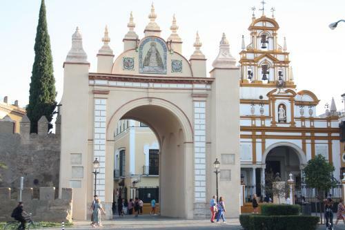 San Luis Downtown & Pool Apartment