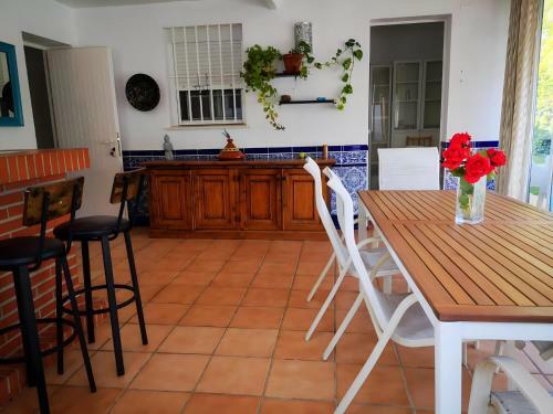Chalet Con Jard�n, Piscina Privada Y Parking