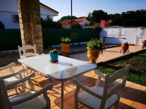 Chalet Con Jard�n, Piscina Privada Y Parking