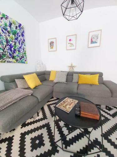 Luminoso Apartamento En El Centro, Con Mucho Arte