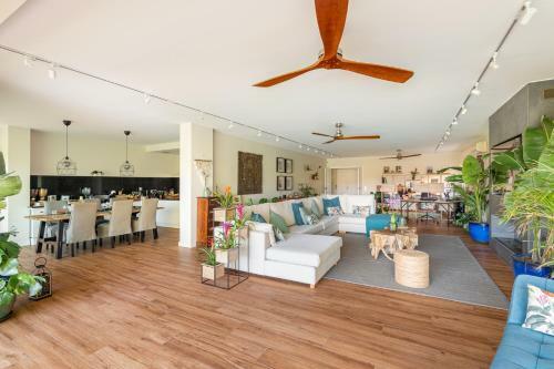 Villa Barcelona�s Tropical Oasis