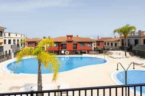 Pretty Family House With Swimming Pool