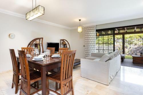 Pretty Family House With Swimming Pool