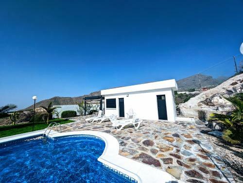 Cliff Haven Sea View Apartment - Adults Only