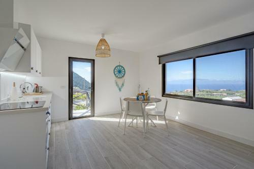 Cliff Haven Sea View Apartment - Adults Only