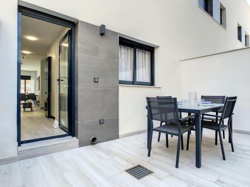 Elisa Beach Apartment - 8209