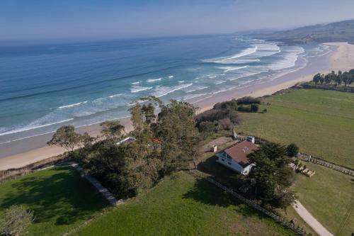 Espectacular Villa Con Acceso Privado A La Playa de Oyambre