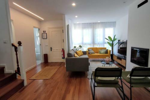Rosa de Ciudad. Chalet C�ntrico Con Mucha Intimidad