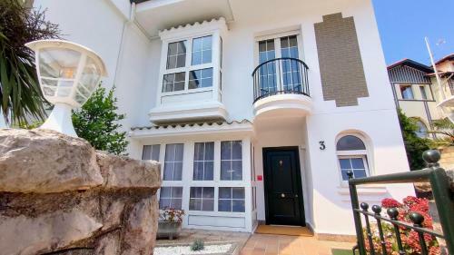 Rosa de Ciudad. Chalet C�ntrico Con Mucha Intimidad