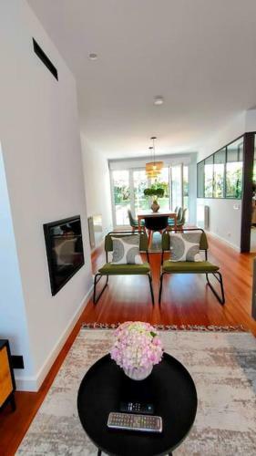 Rosa de Ciudad. Chalet C�ntrico Con Mucha Intimidad