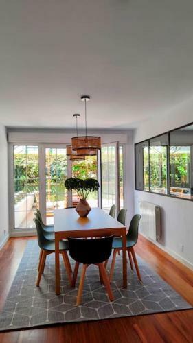 Rosa de Ciudad. Chalet C�ntrico Con Mucha Intimidad