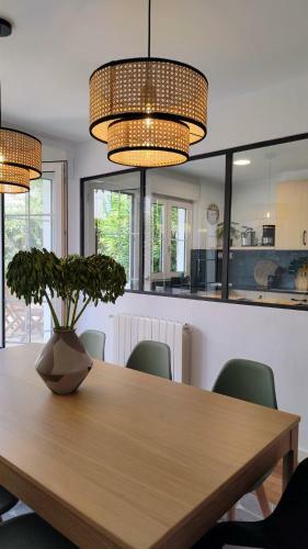 Rosa de Ciudad. Chalet C�ntrico Con Mucha Intimidad