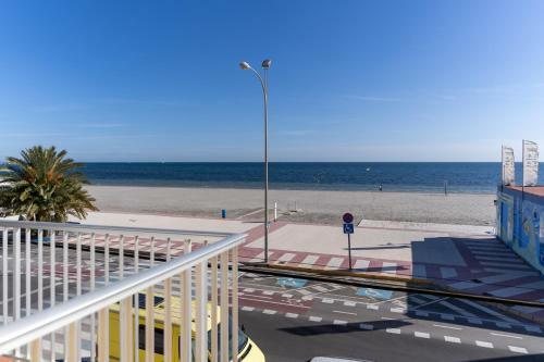 Apartamento Rentafive Primera L�nea Terraza Reformado