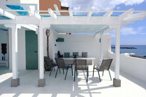 Rooftop Dreamhouse - 3br With Seaviews