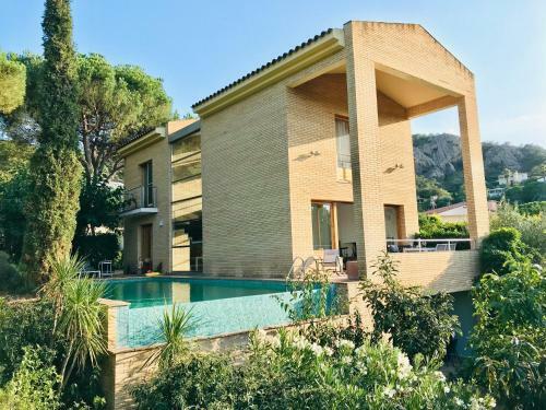 Architect Villa With Infinity Pool Near Beach&golf
